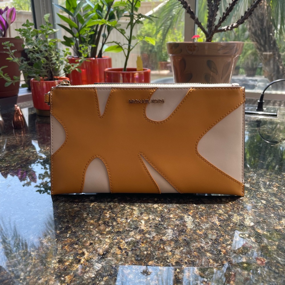 NWOT - Michael Kors Jet Set Travel Large Color-Block Wristlet
